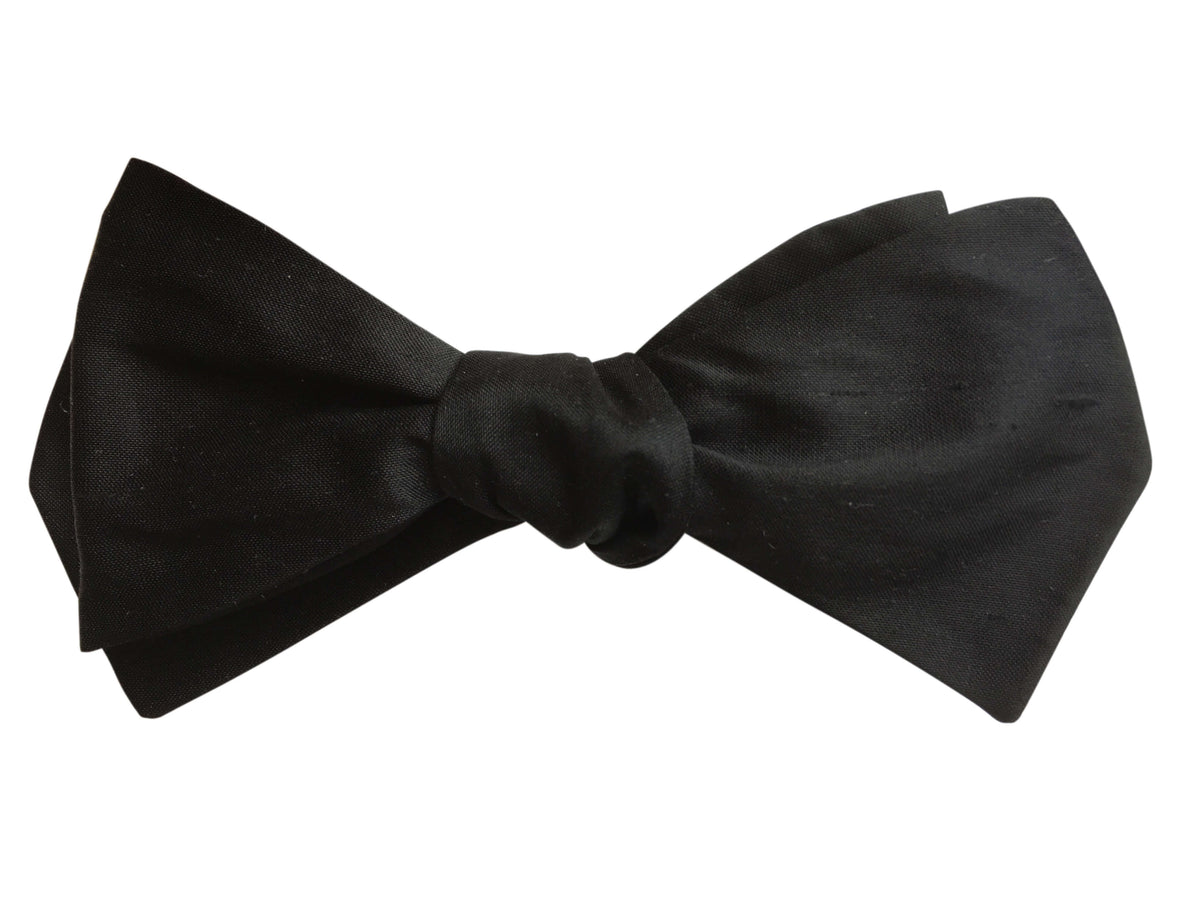 Traditional One-Piece Fitted &#39;Diamond Point&#39; Self-Tie Bow Tie